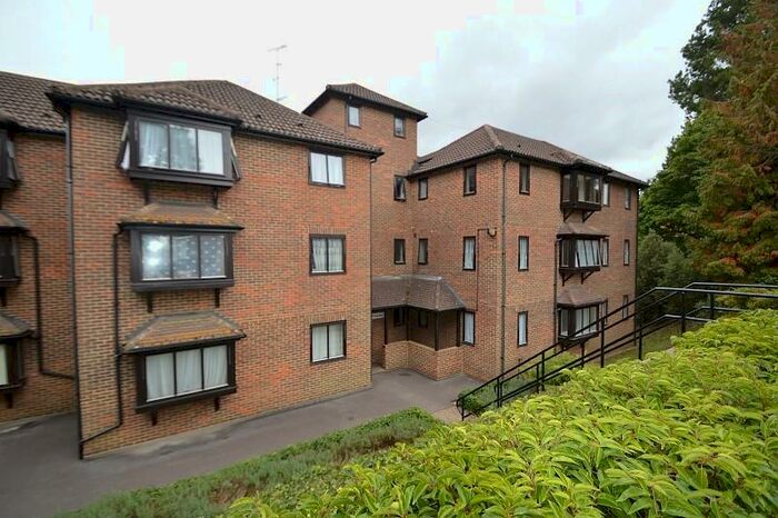 2 Bedroom Apartment To Rent In Bedroom Apartment St Floor In Godalming, GU7
