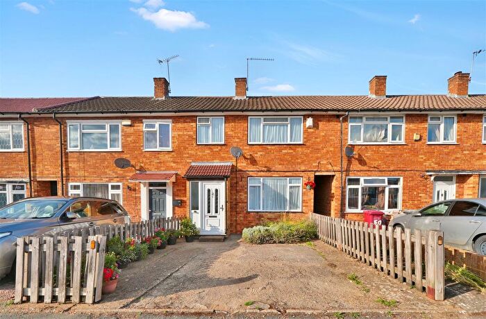 3 Bedroom Terraced House For Sale In Pemberton Road, Slough, SL2