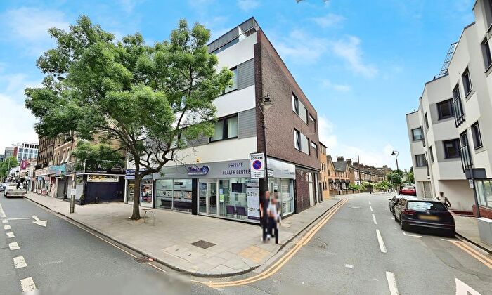 2 Bedroom Flat To Rent In Uxbridge Road, West Ealing, London, W13