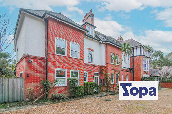 2 Bedroom Flat For Sale In Mckinley Road, Bournemouth, BH4