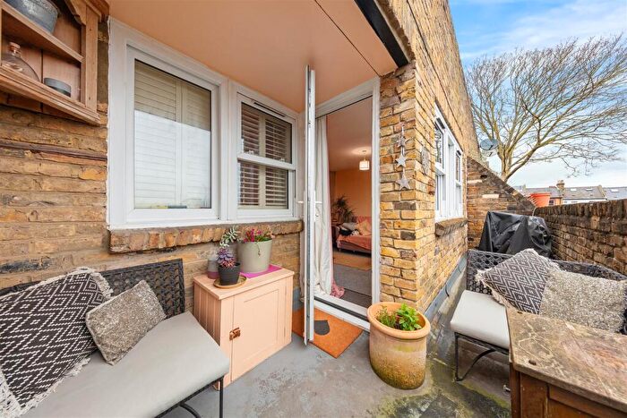 1 Bedroom Flat For Sale In Friar Mews, London, SE27