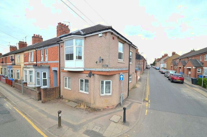 2 Bedroom Flat To Rent In Wood Street, Kettering, Northamptonshire, NN16