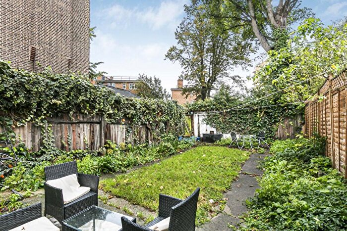 1 Bedroom Flat To Rent In Clissold Crescent, Stoke Newington, N16