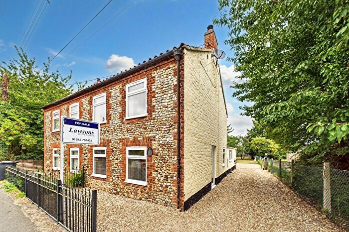 3 Bedroom Semi-Detached House For Sale In Paynes Lane, Feltwell, IP26