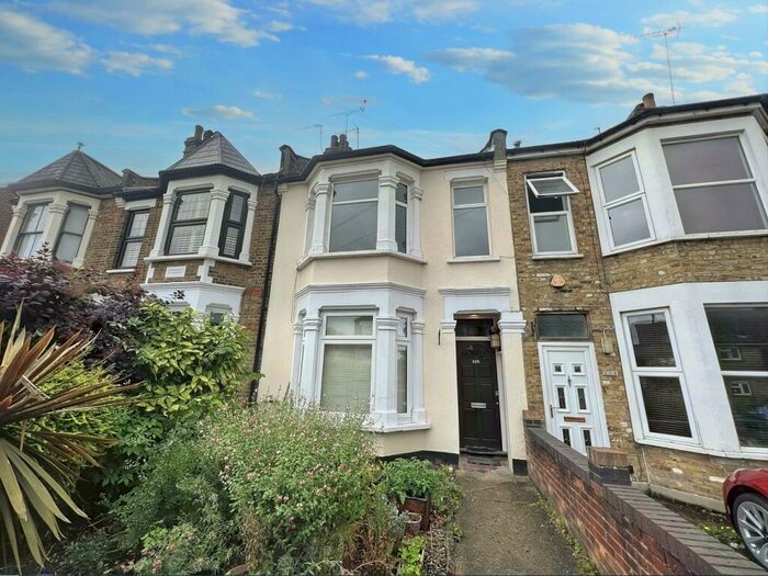 2 Bedroom Flat To Rent In Long Lane, London, Greater London, N3