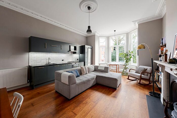 2 Bedroom Flat For Sale In Crystal Palace Park Road, London, SE26