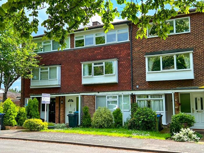 2 Bedroom Maisonette To Rent In Mountwood, West Molesey, KT8