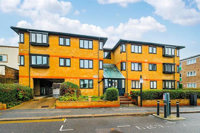 1 Bedroom Apartment For Sale In West Avenue, Walthamstow, E17