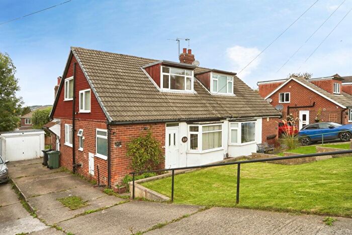 3 Bedroom Semi-Detached House For Sale In Banksfield Avenue, Yeadon, Leeds, LS19