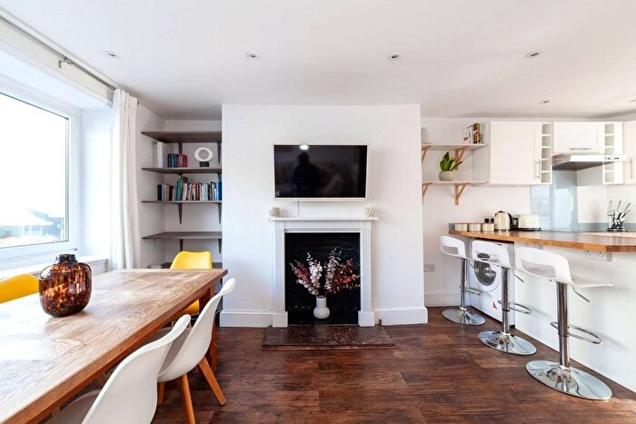 3 Bedroom Maisonette To Rent In Hill Rise, Richmond, TW10