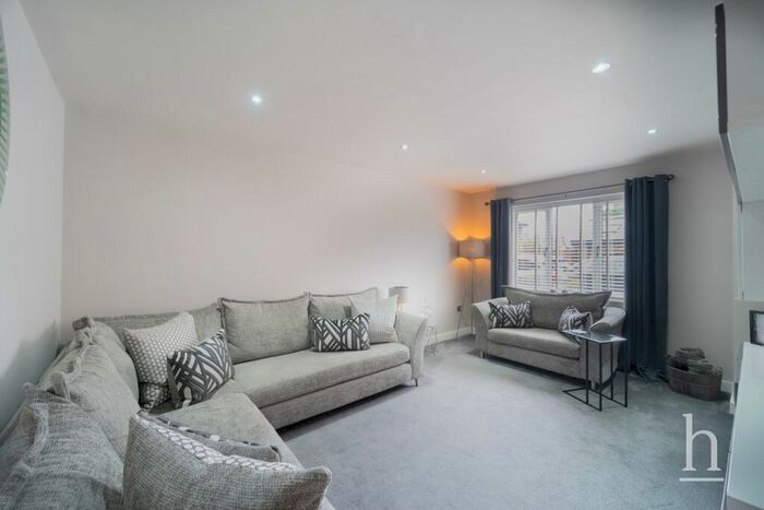 5 Bedroom Link Detached House For Sale In Vyner Croft, Prenton, CH43