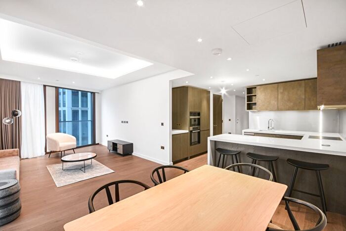 3 Bedroom Flat To Rent In Carnation Way, London, SW8