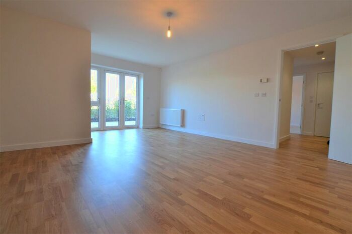 2 Bedroom Flat To Rent In Windsor Court, West Drayton, UB7