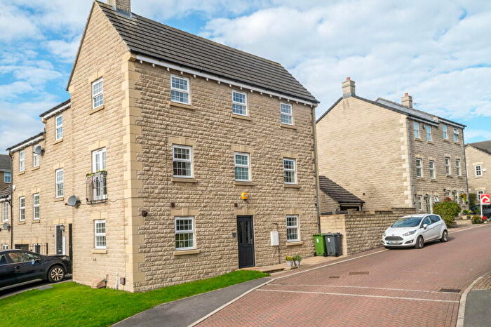 3 Bedroom Town House For Sale In Gardeners Walk, Skelmanthorpe, HD8