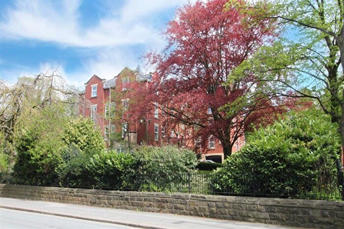 2 Bedroom Apartment For Sale In Gardenhurst, Cardigan Road, LS6