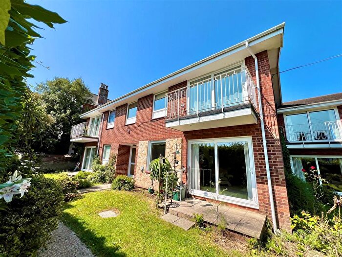 2 Bedroom Flat For Sale In Freshwater Bay, Isle Of Wight, PO40