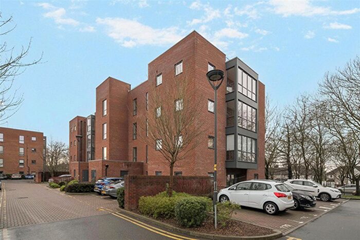 1 Bedroom Flat For Sale In Fulmar House, Brand Avenue, Uxbridge, UB10