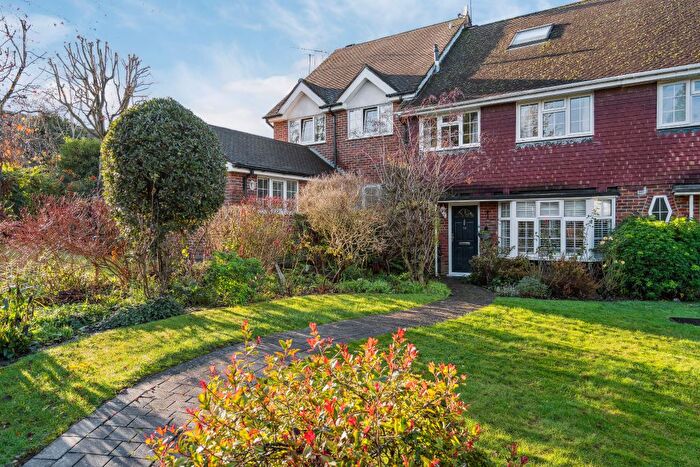 4 Bedroom Terraced House For Sale In Wakehams Hill, Pinner Village, HA5
