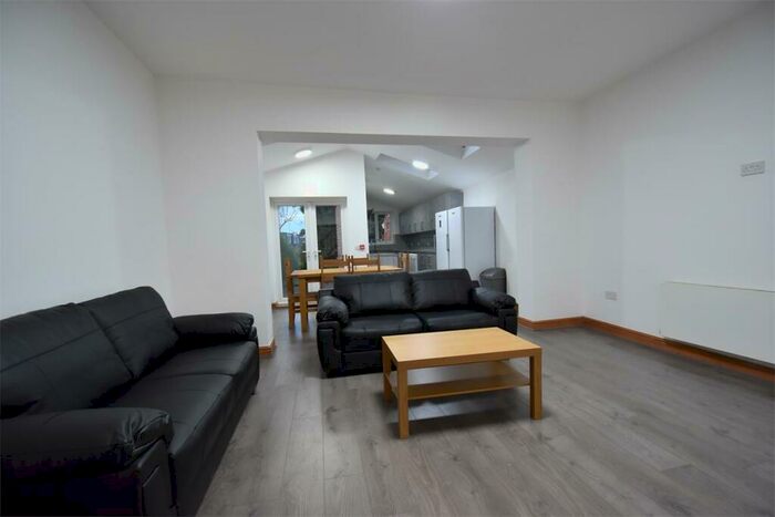 7 Bedroom Terraced House To Rent In Heeley Rd, Selly Oak. -mins Walk From University Of Birmingham, B29