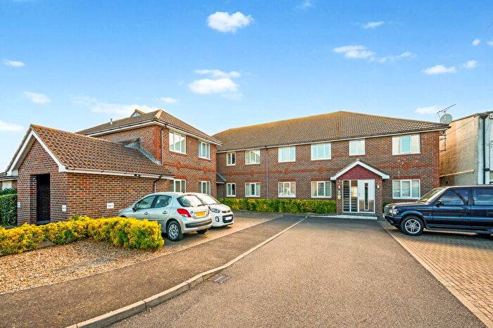 2 Bedroom Flat For Sale In The Paddock, Bracklesham Bay, West Sussex, PO20