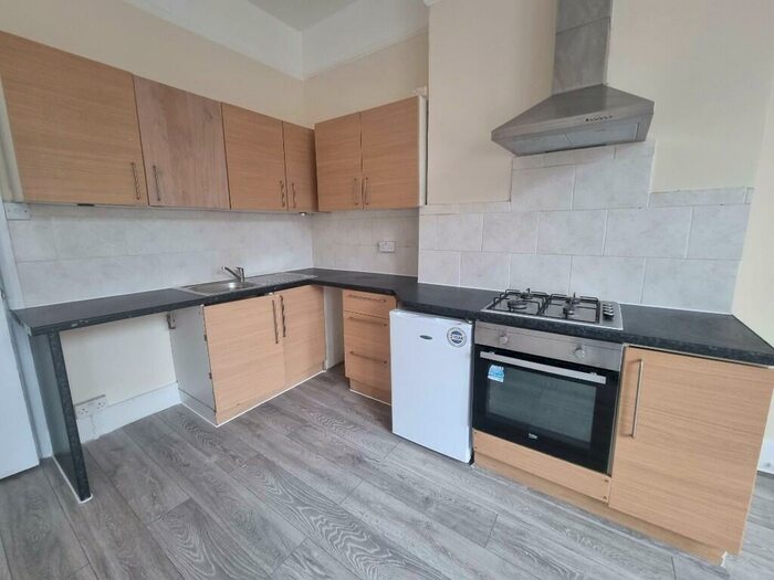 1 Bedroom Flat To Rent In Upper Clapton Road, London, E5