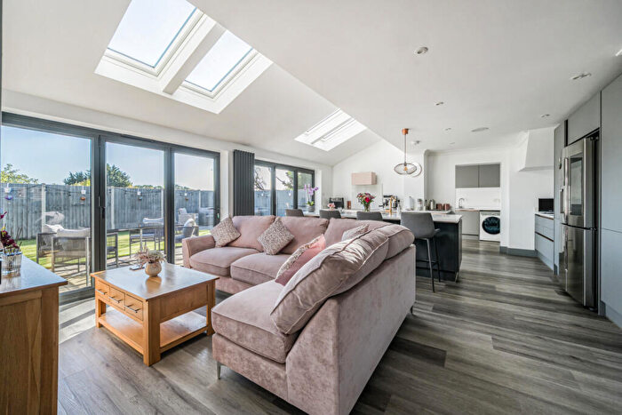 4 Bedroom Detached House For Sale In Volunteer Road, Theale, Reading, Berkshire, RG7