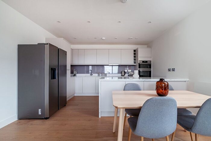 2 Bedroom Flat To Rent In Edgware Road, London, NW9