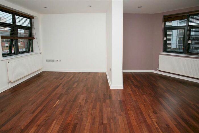 3 Bedroom Flat To Rent In Jacob Mansions, Umberston Street, Whitechapel, London, E1