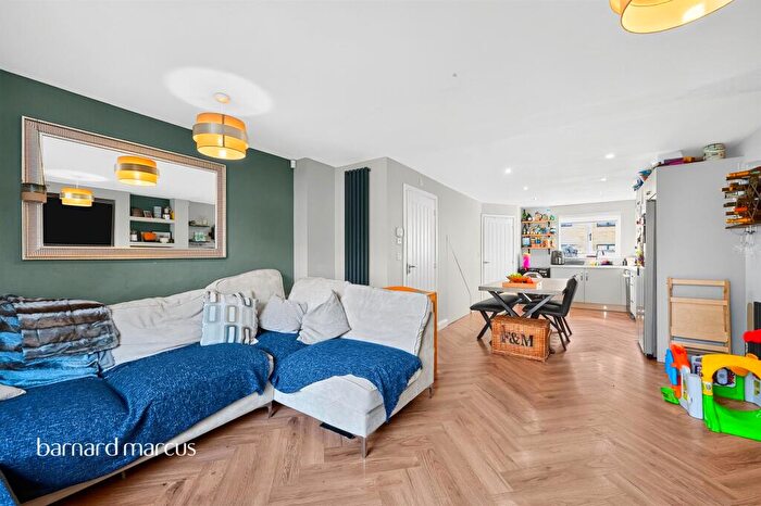 3 Bedroom Terraced House For Sale In Tala Close, Surbiton, KT6