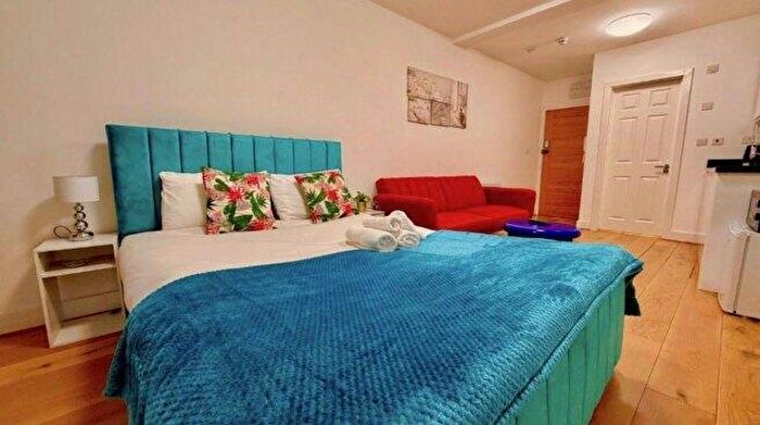 Studio To Rent In Golders Green Road, NW11