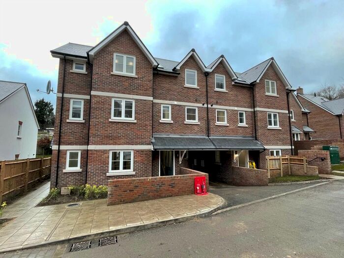 2 Bedroom Flat To Rent In Walsham Close, Hemel Hempstead, HP1