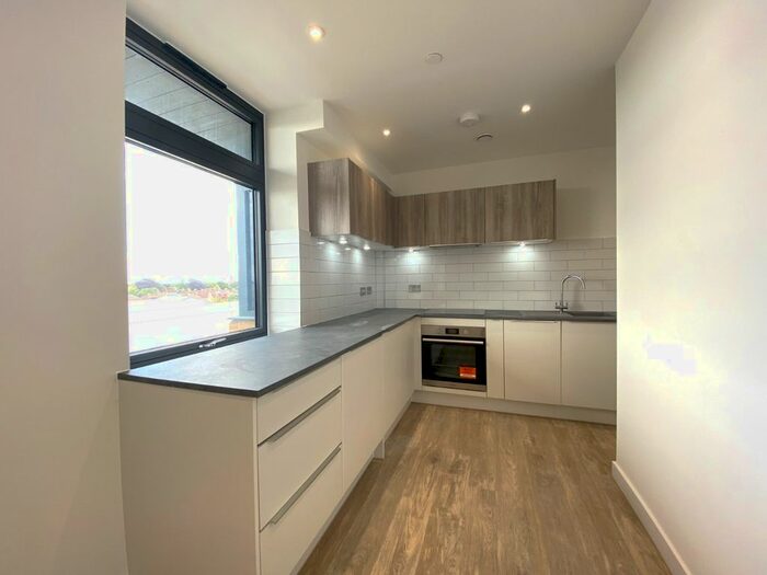 1 Bedroom Flat To Rent In London Road, Staines-Upon-Thames, Surrey, TW18