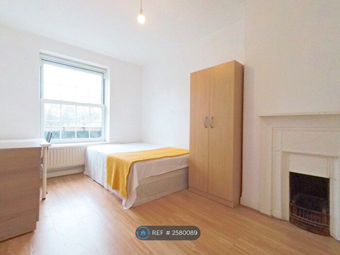 4 Bedroom Flat To Rent In Ellington House, London, SE1