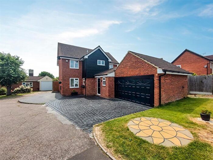 4 Bedroom Detached House For Sale In Parkway Close, Leigh-on-Sea, SS9
