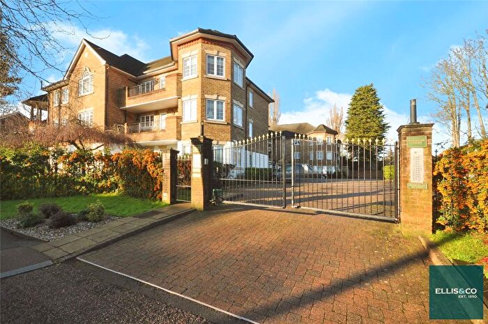 2 Bedroom Flat For Sale In Holders Hill Road, Hendon, NW4