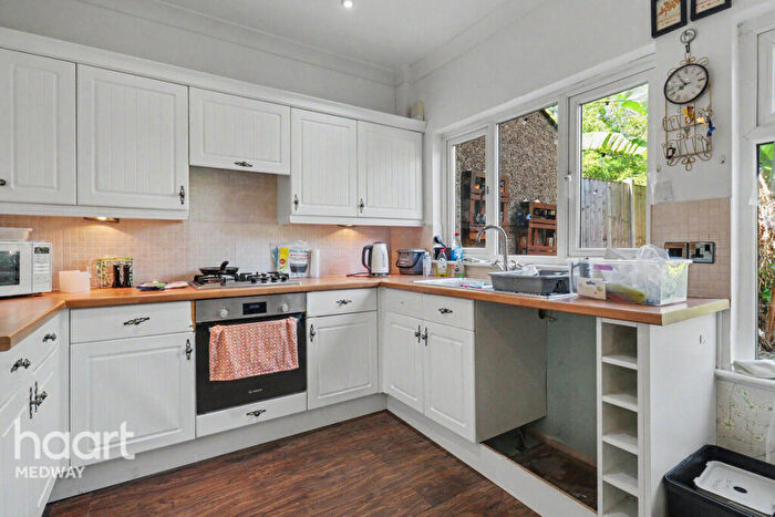 3 Bedroom Terraced House For Sale In Lamorna Avenue, Gravesend, DA12
