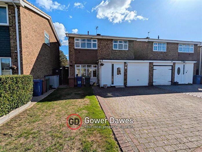 4 Bedroom Semi-Detached House To Rent In Marlborough Close, Grays, RM16