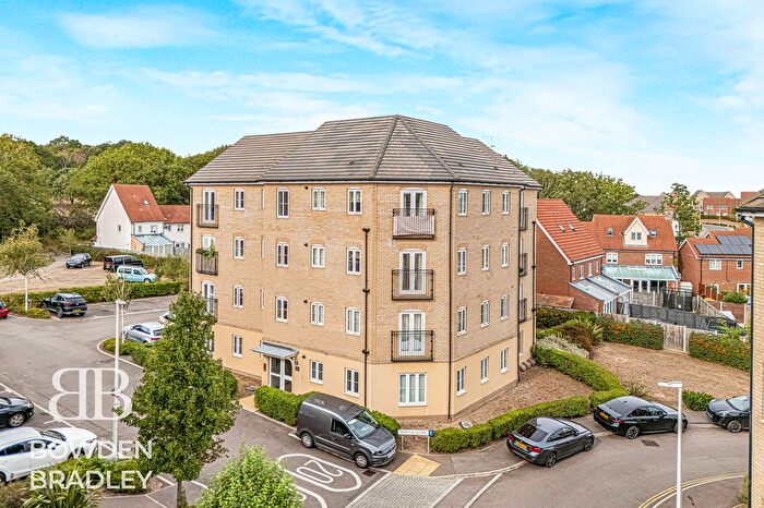 1 Bedroom Flat For Sale In Thistle Close, Chigwell, IG7