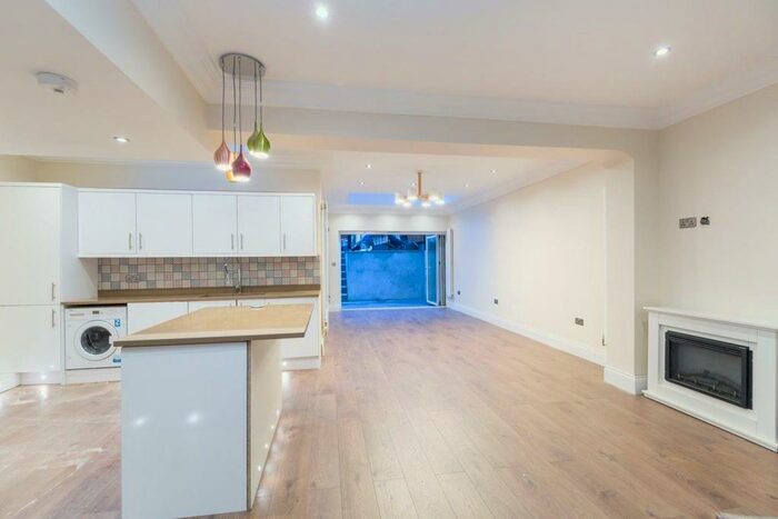 4 Bedroom Flat To Rent In Abercorn Place, St John's Wood, London, NW8