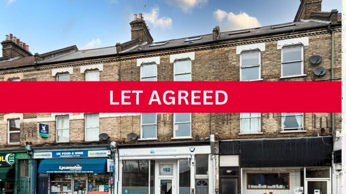 3 Bedroom Flat To Rent In Battersea Park Road, Battersea, London, SW11