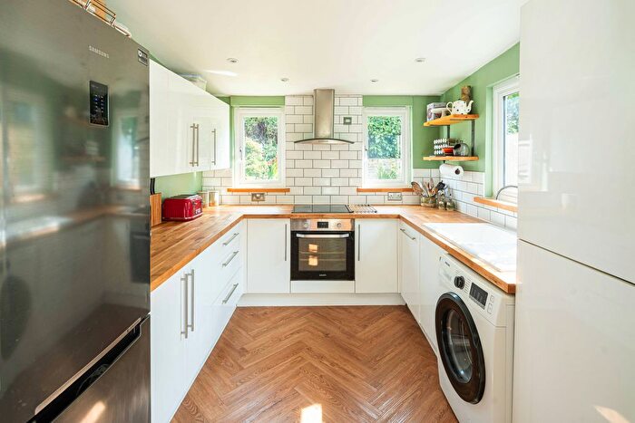 3 Bedroom Terraced House For Sale In Kenbury Street, London, SE5