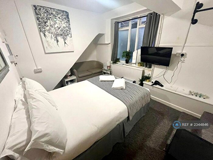 Studio To Rent In Brunswick Square, Brighton & Hove, BN3