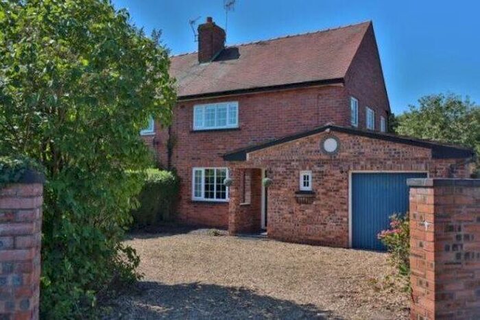 3 Bedroom Property To Rent In Maple Grove, Chester, CH2