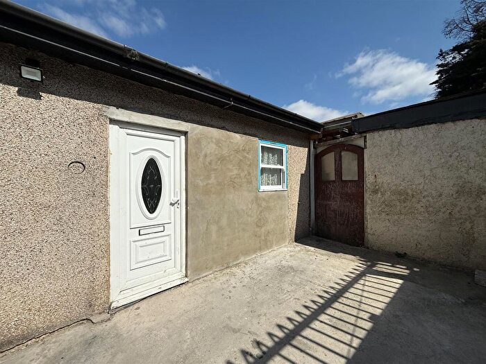 2 Bedroom Detached Bungalow To Rent In Wentworth Road, Southall, UB2