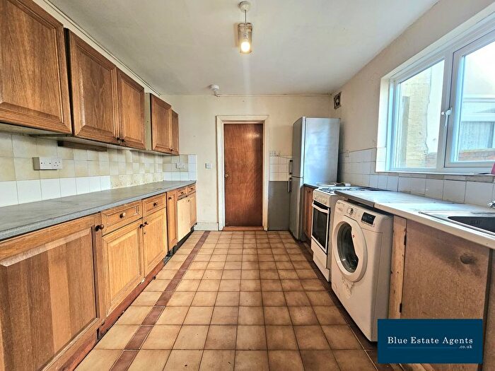 5 Bedroom Terraced House To Rent In Townsend Road, Southall, UB1