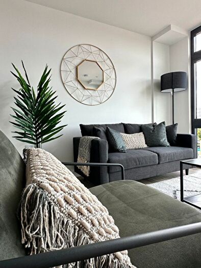 2 Bedroom Flat To Rent In London Road, Staines-Upon-Thames, TW18