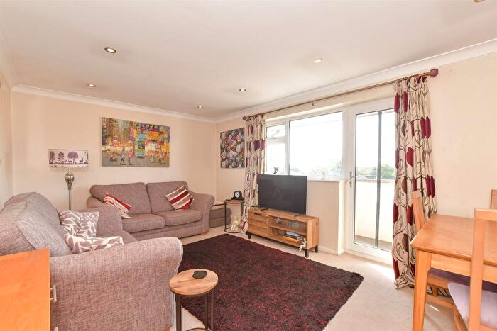 2 Bedroom Apartment For Sale In East Lodge Park, Portsmouth, Hampshire, PO6