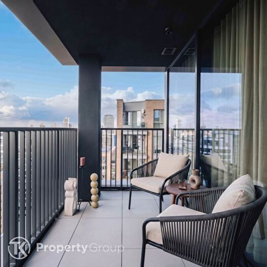 2 Bedroom Flat For Sale In , SW11