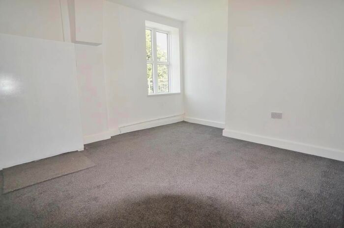 1 Bedroom Flat To Rent In Park Avenue, Pontefract, WF8