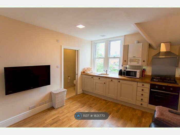 1 Bedroom Flat To Rent In Farnham Road, Guildford, GU2